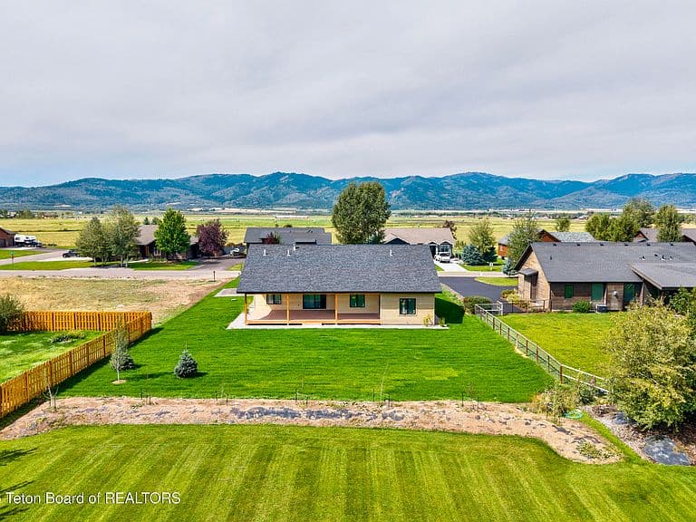 8265 Cutthroat Ln photo 3