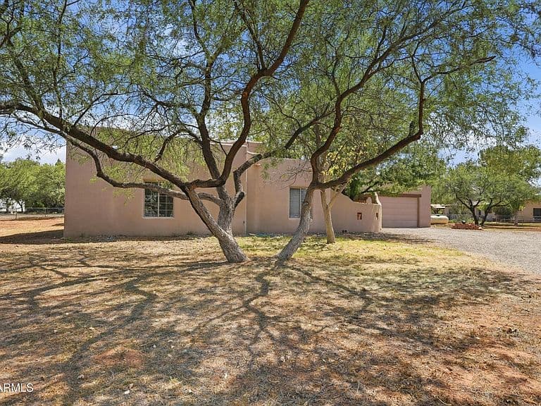 10425 E WILLOW Drive photo 2