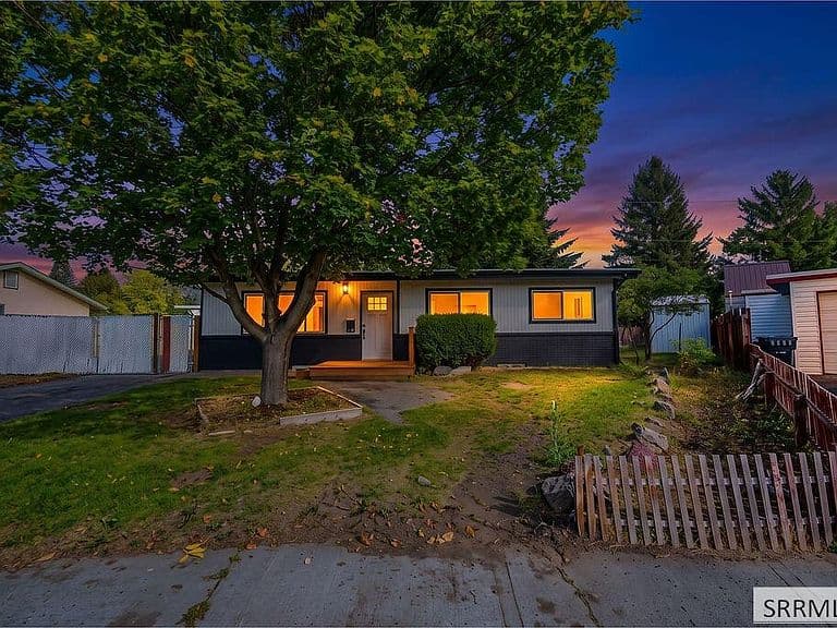 272 Valley Dr photo 2