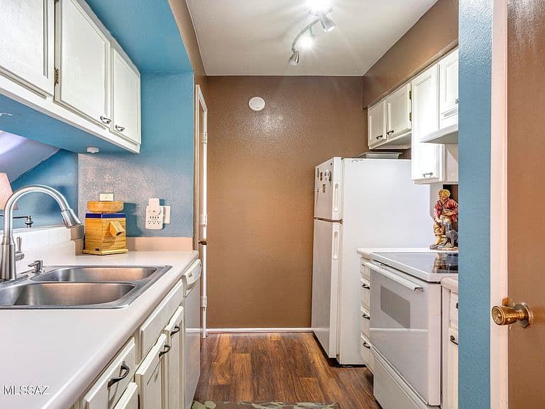 6718 E Calle La Paz Unit C photo 2