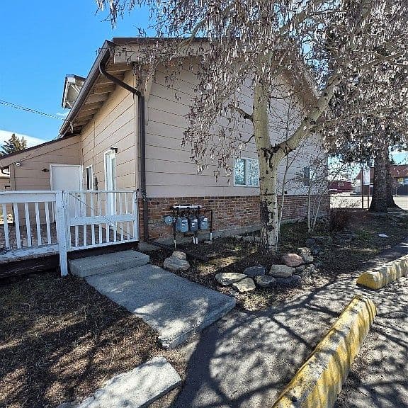 1651 Grand Ave photo 3
