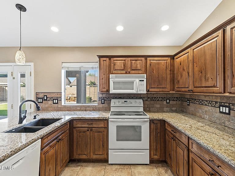 16030 W Carmen Dr photo 3