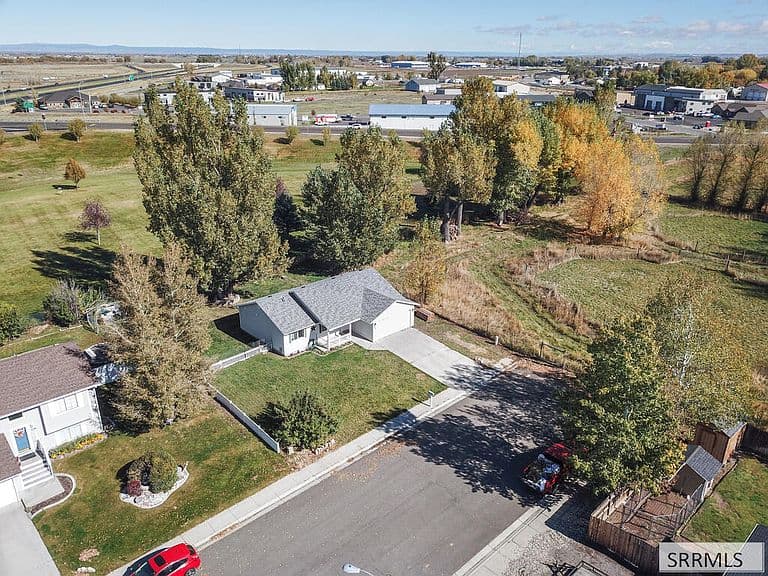 566 W Dalling Dr photo 2