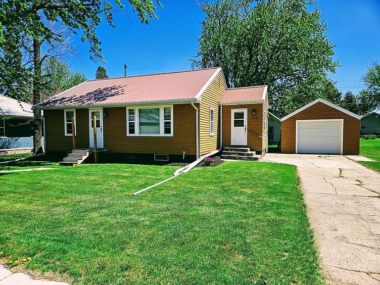 308 Spring Ave S photo 1