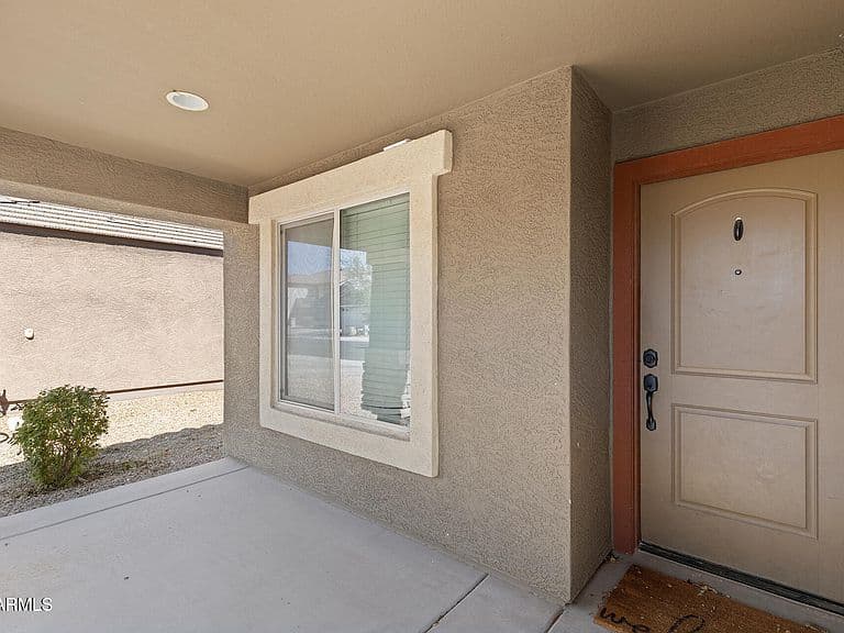 21686 W HESS Avenue photo 5