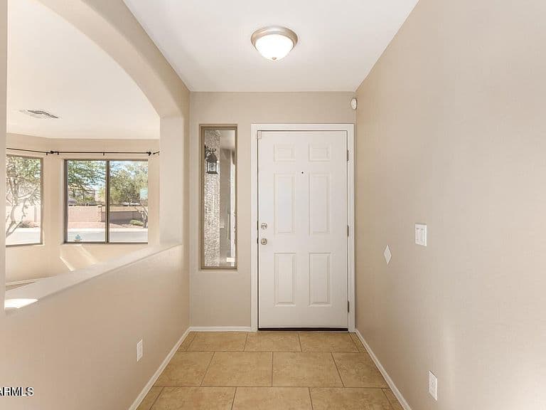 1534 N MOUNTAIN Lane photo 3