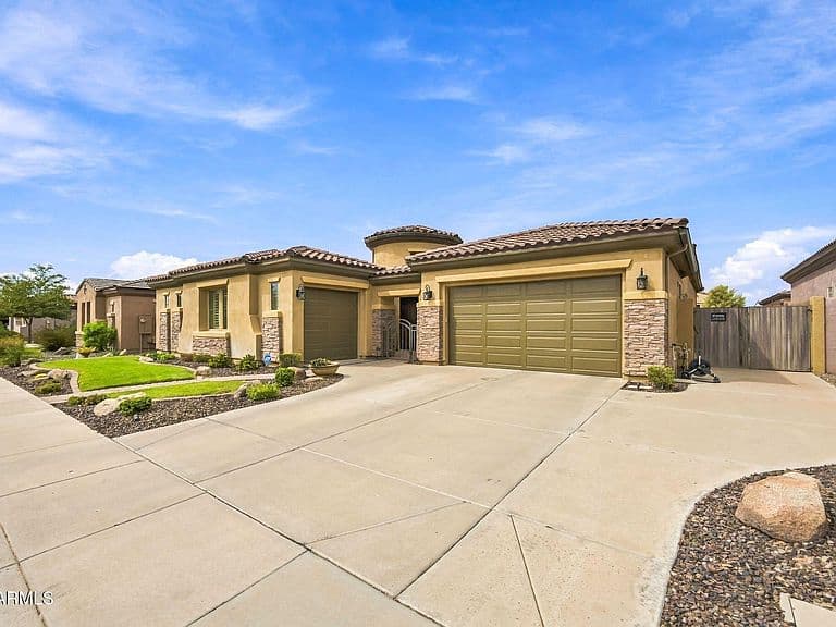 3384 E Cardinal Way photo 2