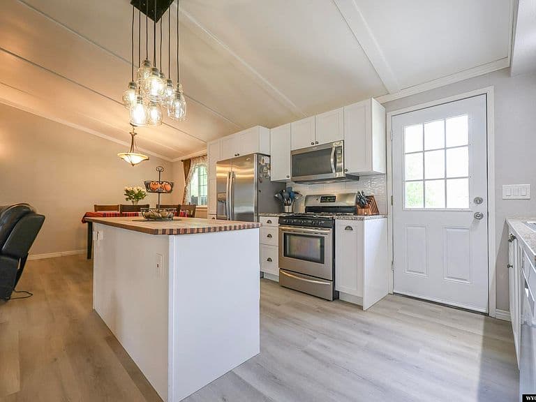 3663 Wilson Way photo 5