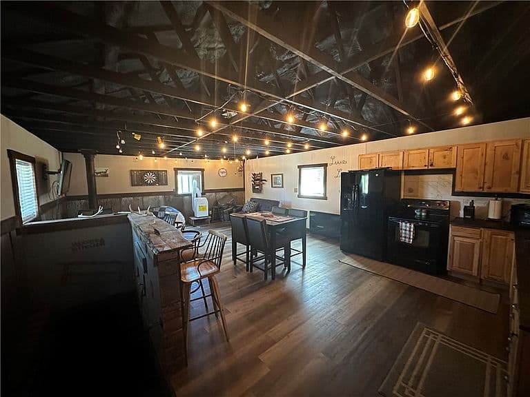 159 Echo Ave photo 3
