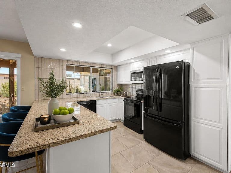 5228 W GARDEN Drive photo 4