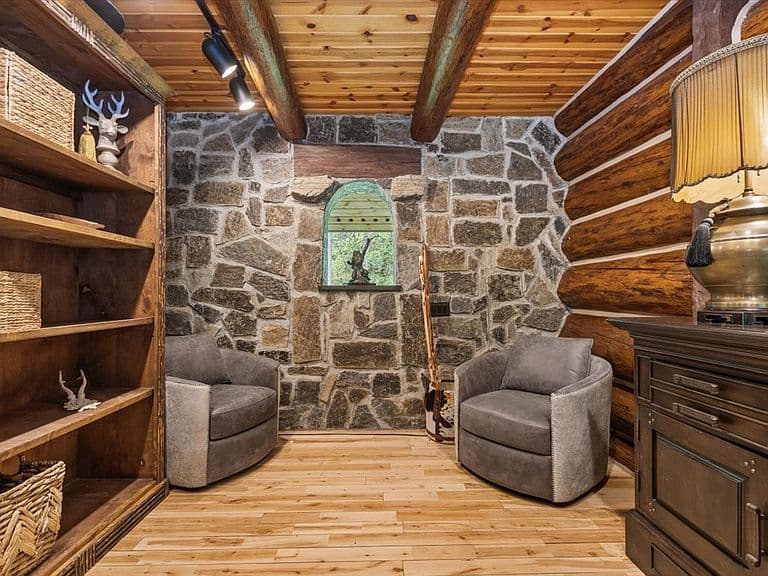 290 Larch Rdg photo 5