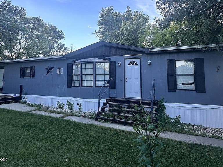 1126 Main Ave photo 1
