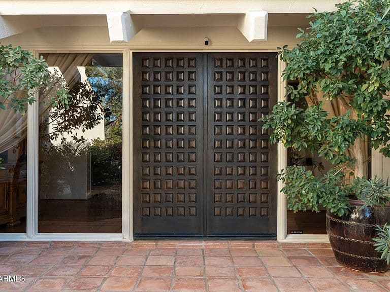 5225 E Turquoise Ave photo 3