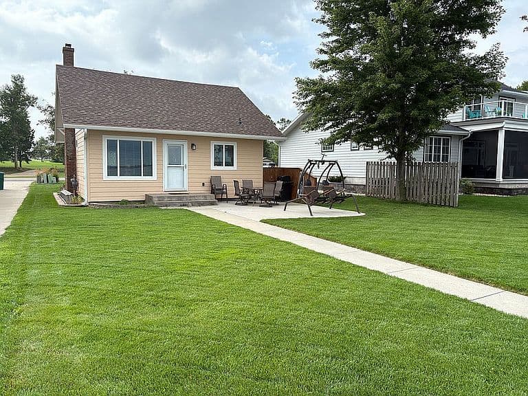570 S Lake Dr photo 4