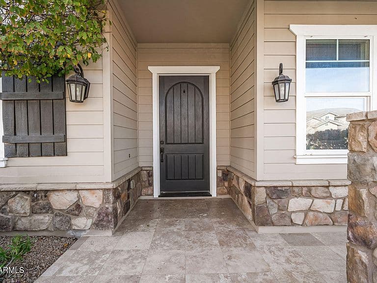 2822 E CONSTANCE Way photo 5