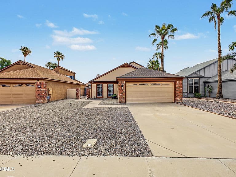851 E ROCKWELL Drive photo 4