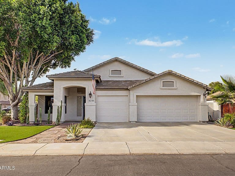 8246 W ROSE GARDEN Lane photo 1