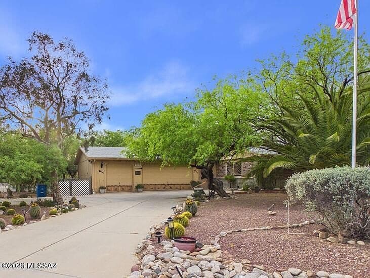 4251 N Wolford Rd photo 3
