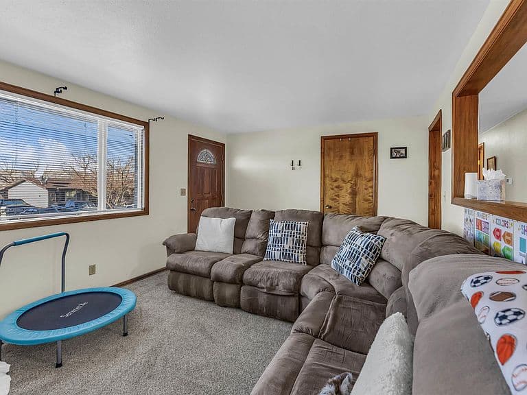 1147 Palisades Ct photo 4