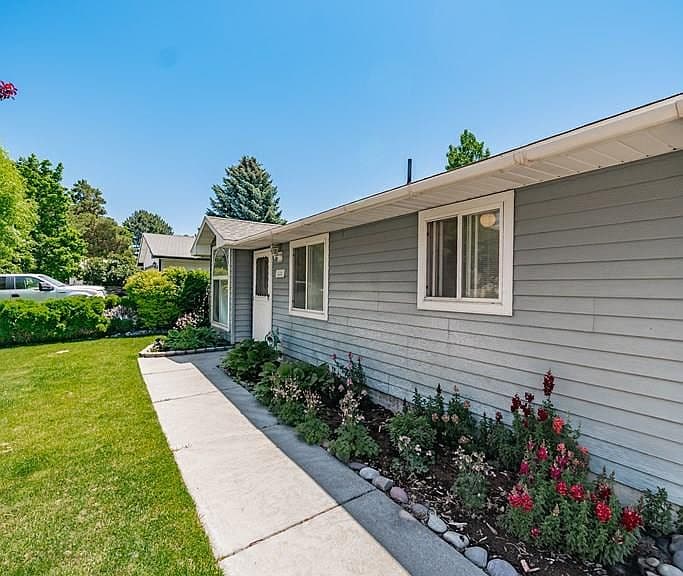 832 Wildrose Ln photo 5