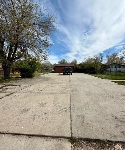 1073 Florence Ave photo 4