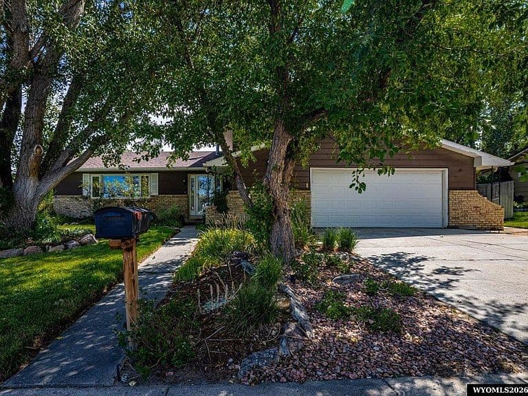 1541 Kingsbury Dr photo 5