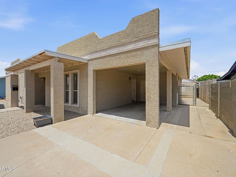 918 E MILLETT Avenue photo 4