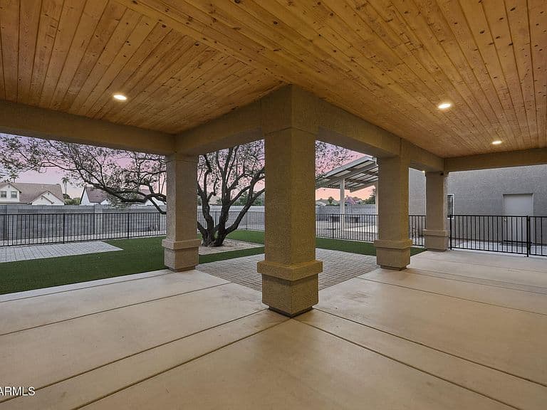 12825 W GEORGIA Avenue photo 2