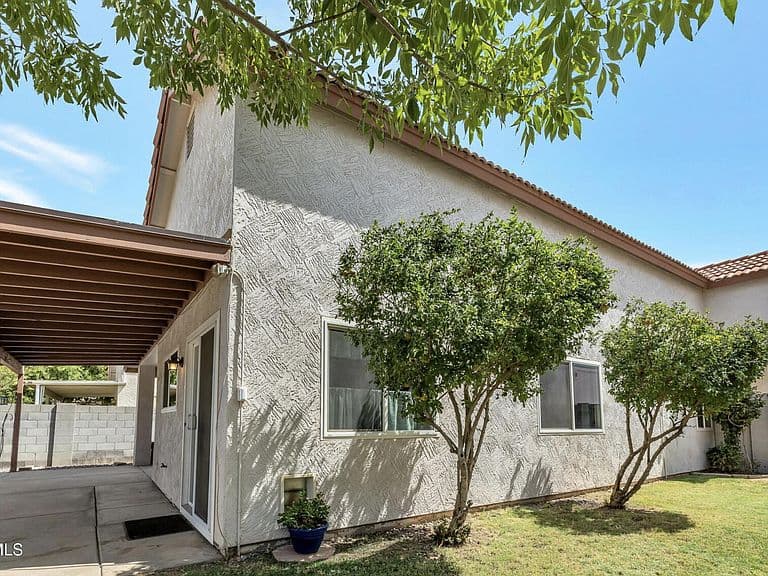 562 S DANYELL Drive photo 3