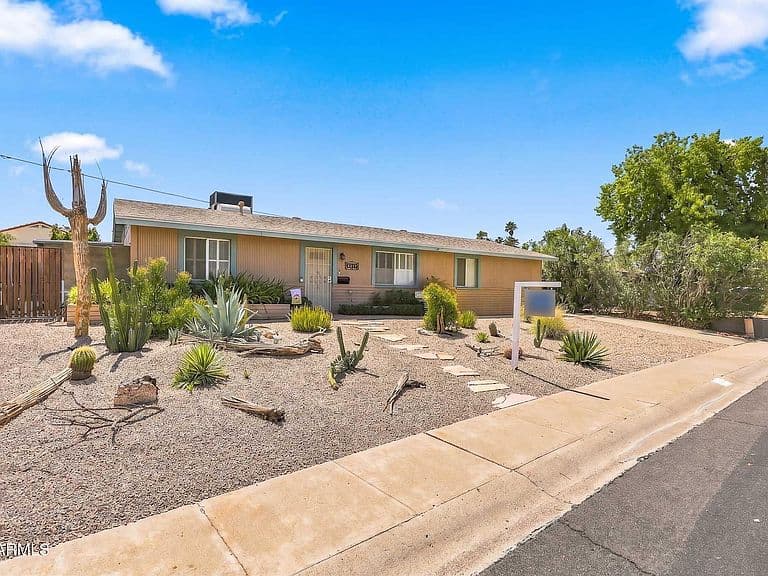 2217 E ACOMA Drive photo 4