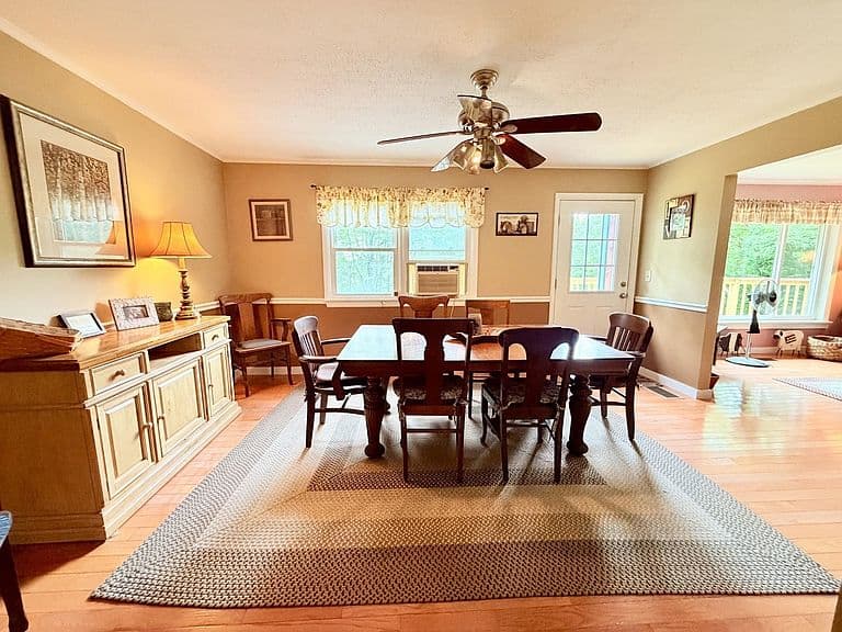 318 Weir Road photo 4