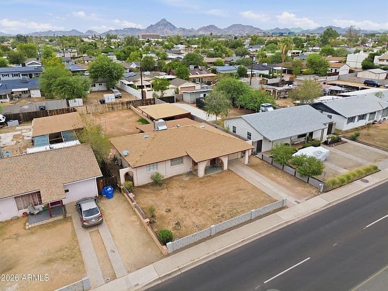 1350 E OSBORN Road photo 1
