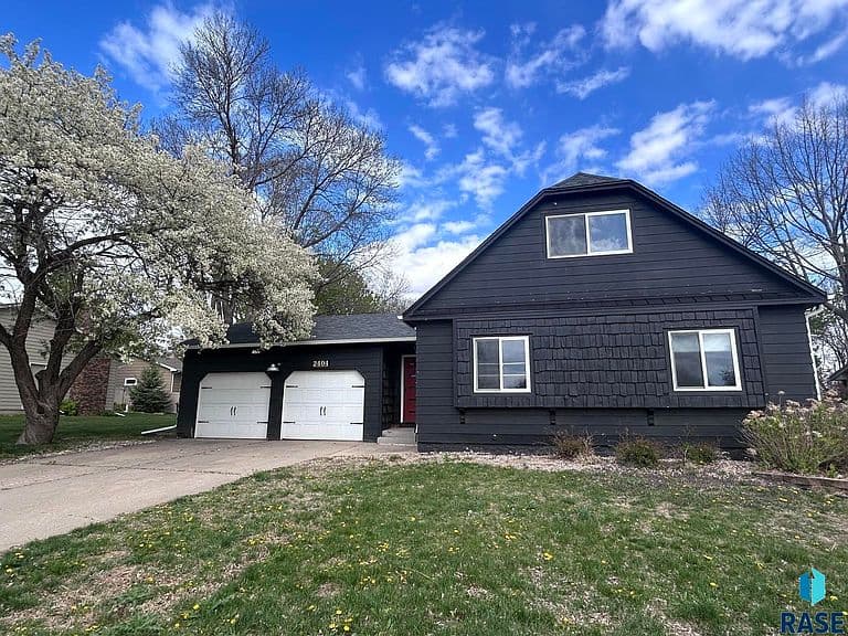 2404 S Holt Ave photo 2