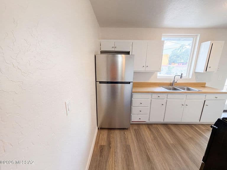 4252 E Sylvane Dr photo 2