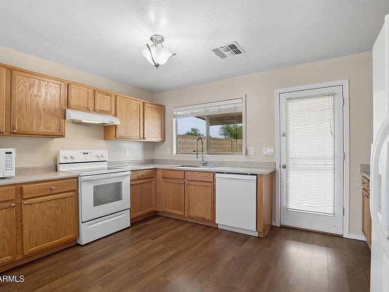 25772 W KENDALL Street photo 5