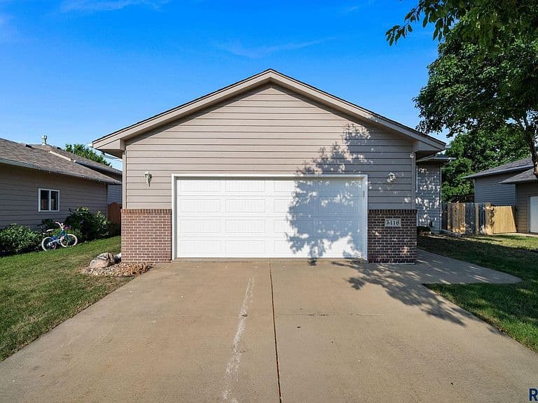 5116 S Sarmar Ave photo 4