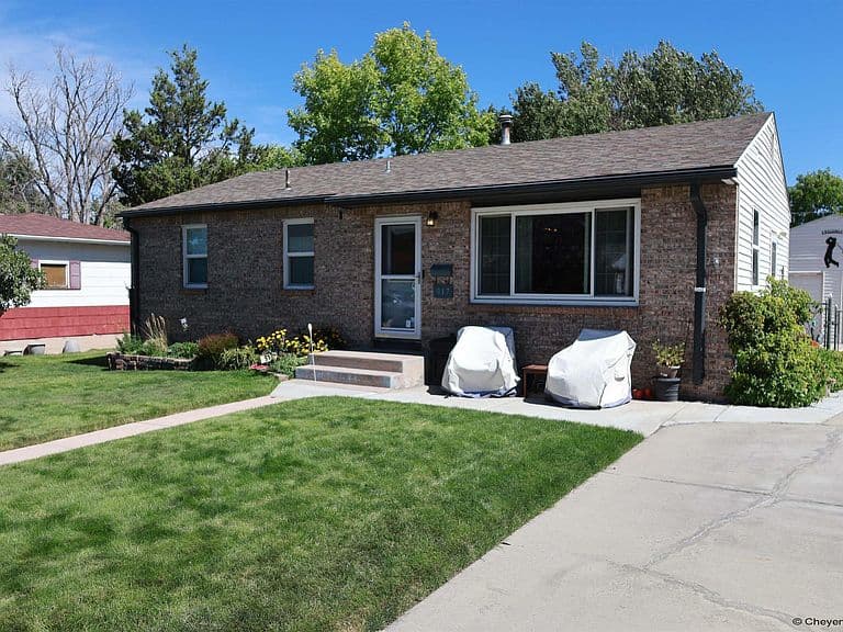 917 Kingham Dr photo 2