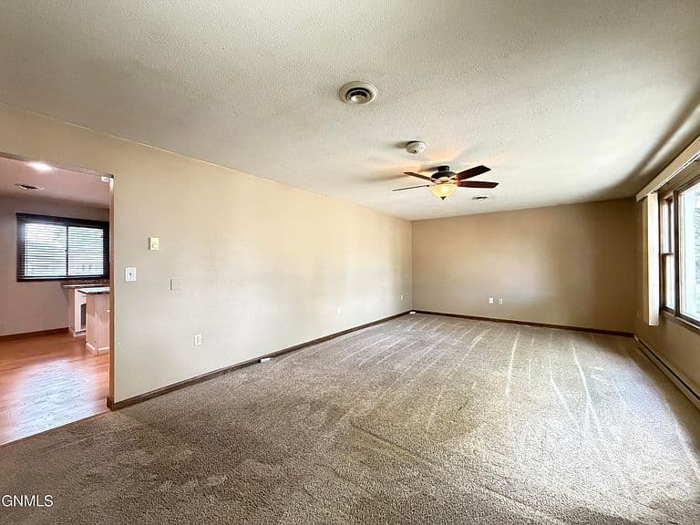 412 Central Ave N photo 3
