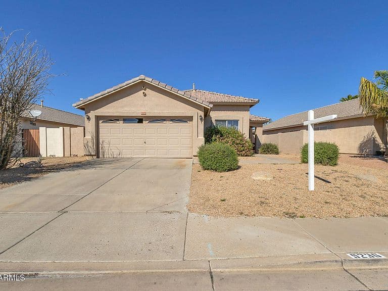 9236 E MEDINA Avenue photo 1