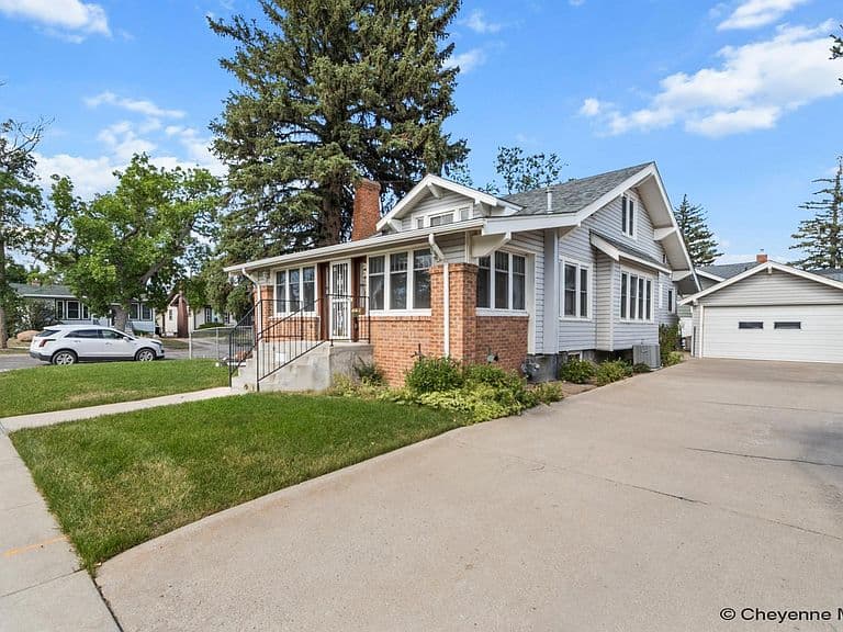 3321 Warren Ave photo 2