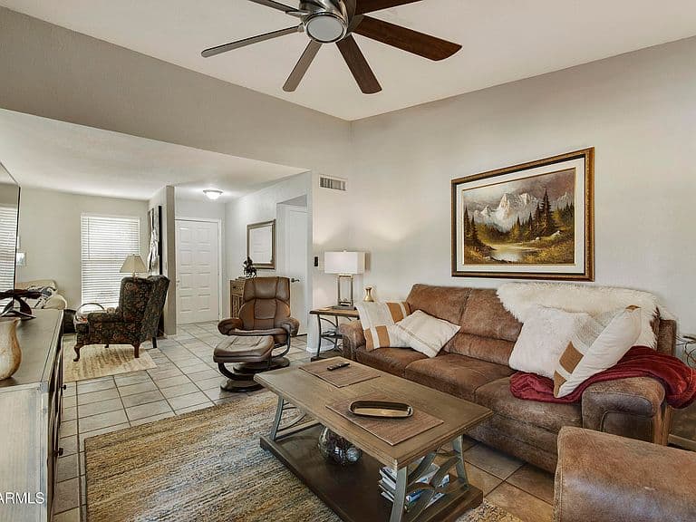 532 E RENEE Drive photo 4