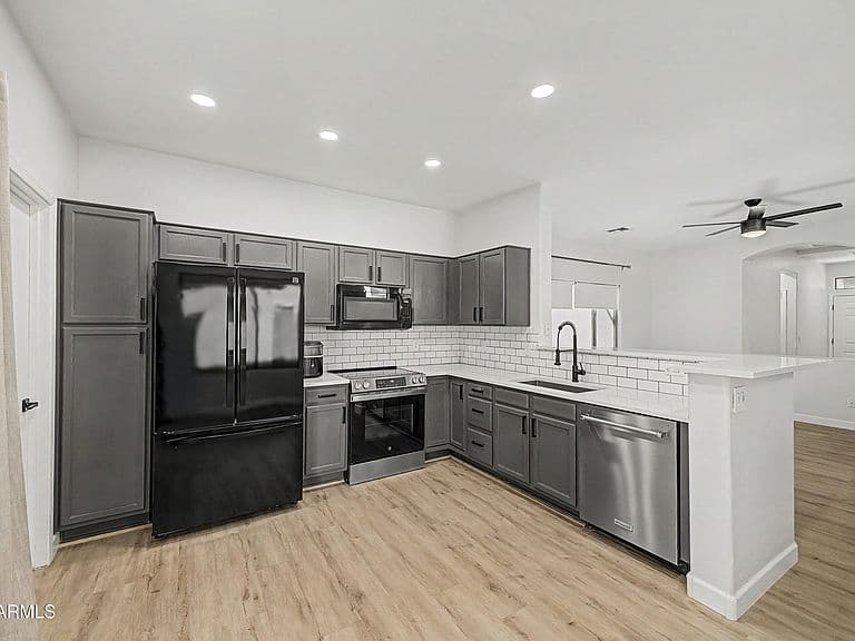 5207 W PARADISE Drive photo 3