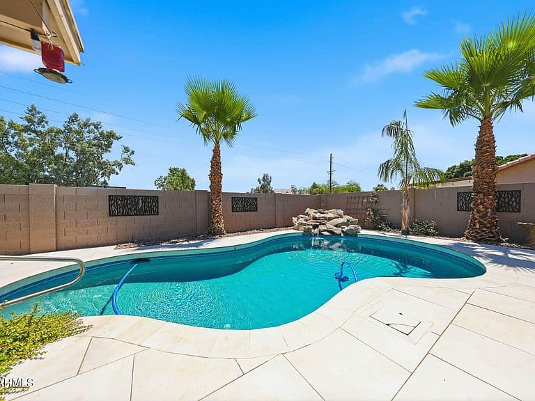 463 S 26TH Circle photo 5