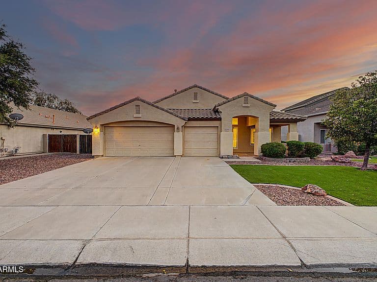 8239 W HARMONY Lane photo 2