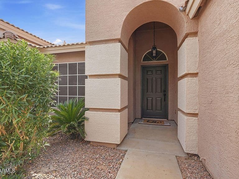 631 W LIBERTY Lane photo 3