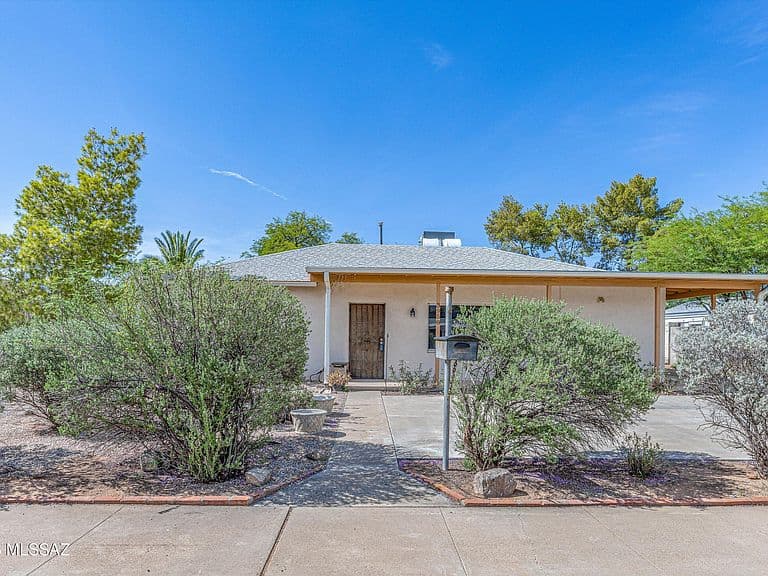 3958 E Louis Ln photo 1