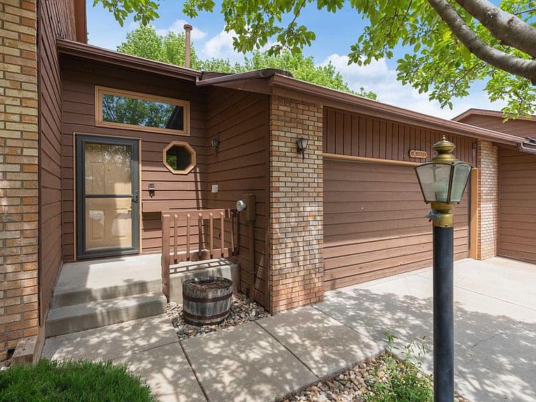 4834 Mountain Springs Ct photo 1
