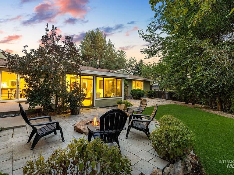 2013 S Coloma Way photo 4