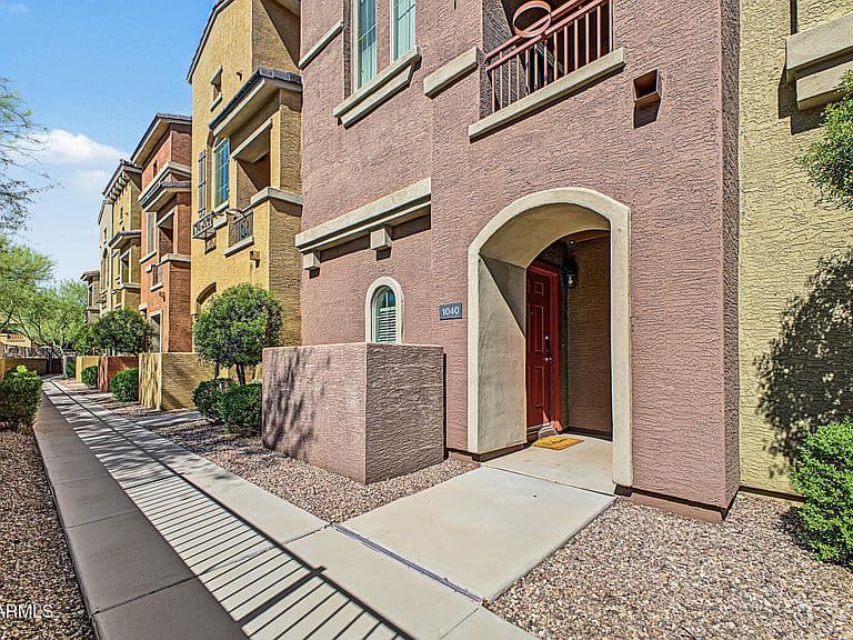 240 W JUNIPER Avenue #1040 photo 3