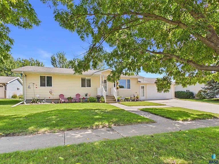 522 Cambridge Dr photo 1